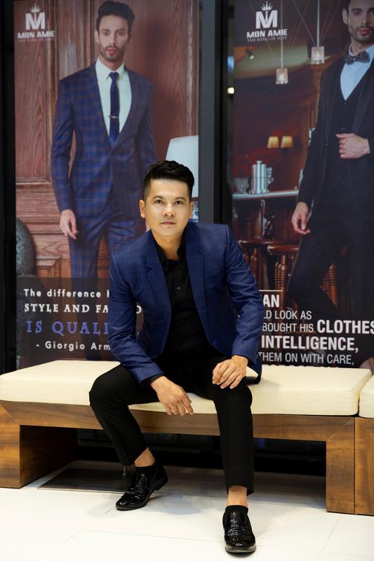 Áo Vest Xanh Navy Bản Caro Lớn - Diễn Viên Hoàng Anh 