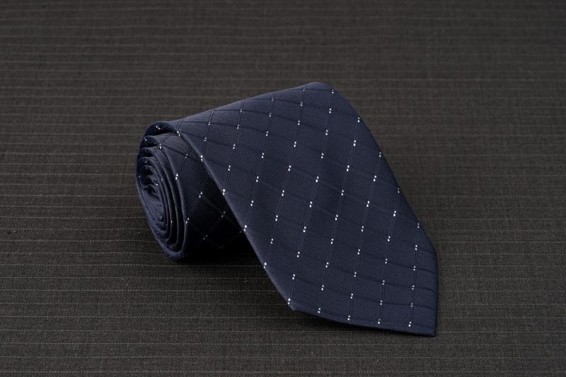 Caravat màu xanh dương đậm ô vuông xéo C57