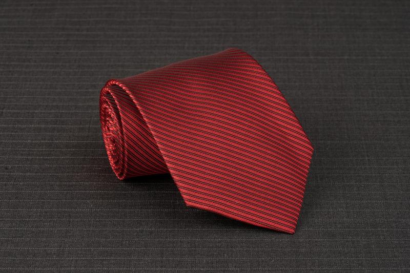 Caravat màu đỏ sọc xéo nhỏ đen C59