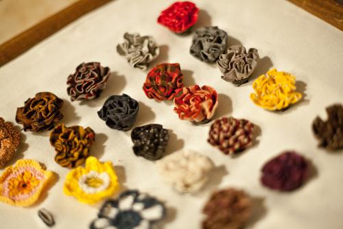 Chọn phụ kiện thú vị cho áo vest của chàng