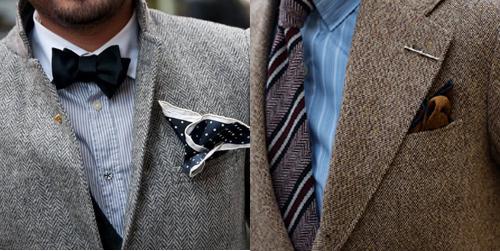 Chọn phụ kiện thú vị cho áo vest của chàng