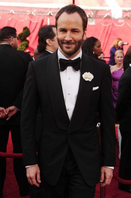 Chọn phụ kiện thú vị cho áo vest của chàng